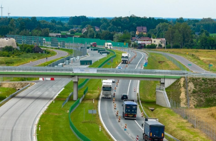 {Zakończyła się budowa drogi S7 z Napierek do Płońska.}