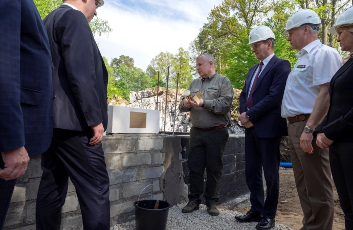 W dawnej kwaterze Adolfa Hitlera w Gierłoży wmurowano kamień węgielny pod nową inwestycję.