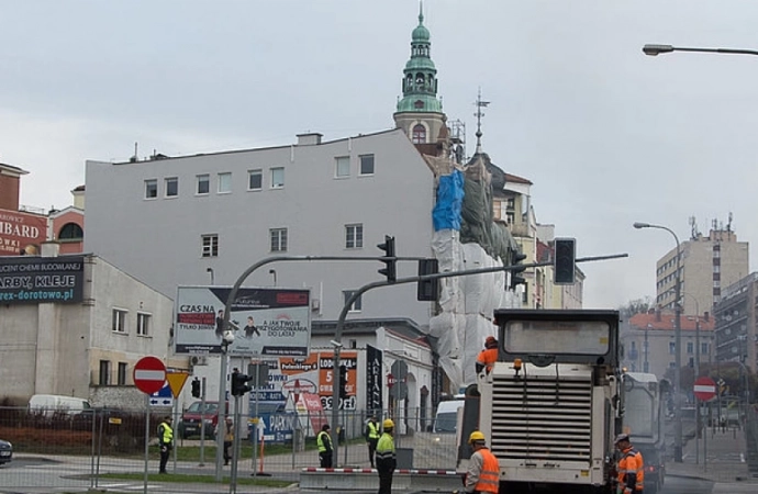 {Nieprzejezdne jest skrzyżowanie Pieniężnego – 22. Stycznia – pl. Jedności Słowiańskiej.}